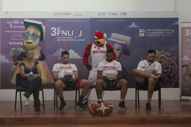 El IVEC y los Halcones Rojos de Veracruz efectúan tarde de deporte y lectura con jóvenes y niños