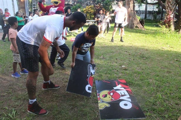 El IVEC y los Halcones Rojos de Veracruz efectúan tarde de deporte y lectura con jóvenes y niños