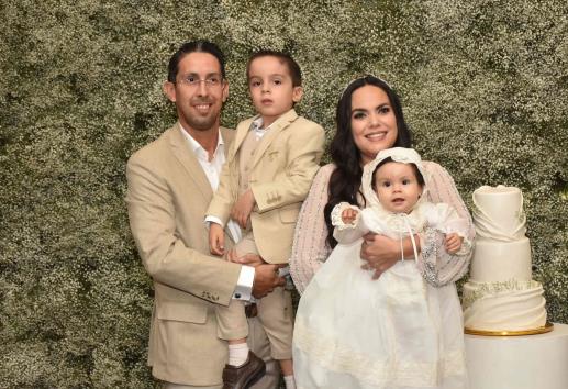 Ana Belén Pinilla Balmori recibe el primer sacramento