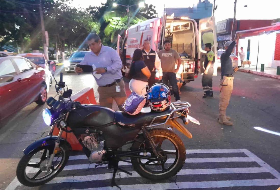 Choque entre motocicleta y auto en fraccionamiento Hípico en Boca del Río