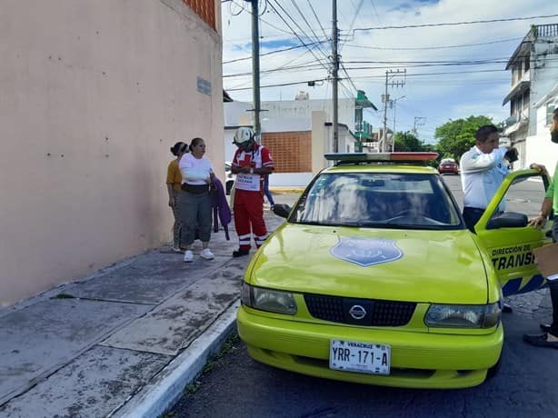 Taxi arrolla a motociclistas en colonia Vistamar de Veracruz