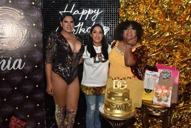 Tania Camacho de Veloz celebra su cumpleaños