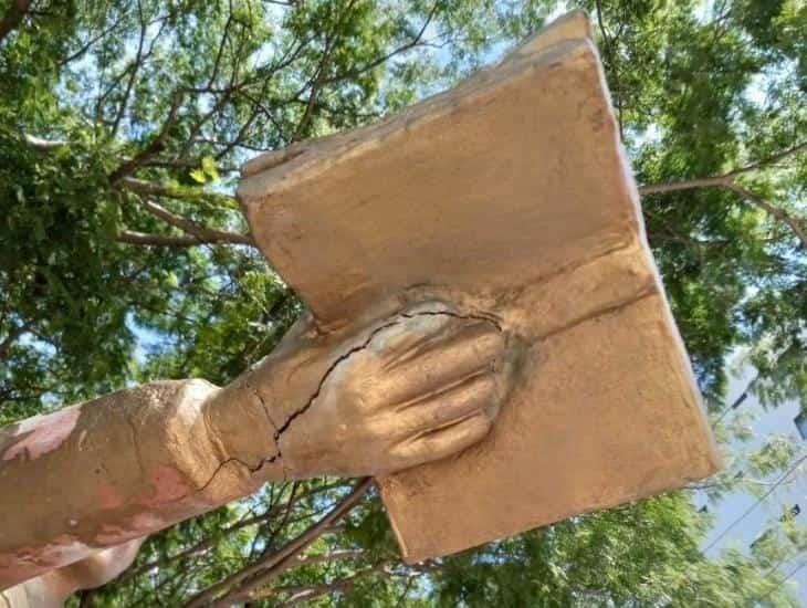 Se cae a pedazos monumento a la Enfermera en Parque Ecológico, en Veracruz