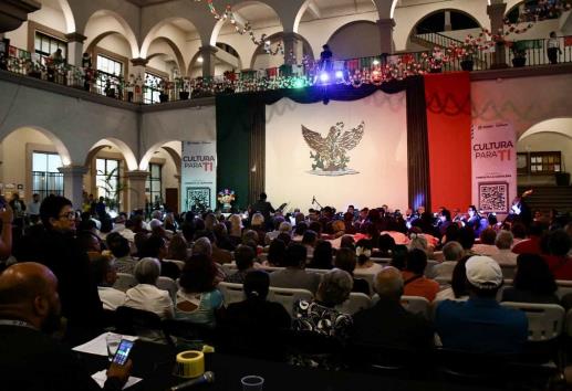 Desde Xalapa, la voz gemela de José José grita ¡Viva México!
