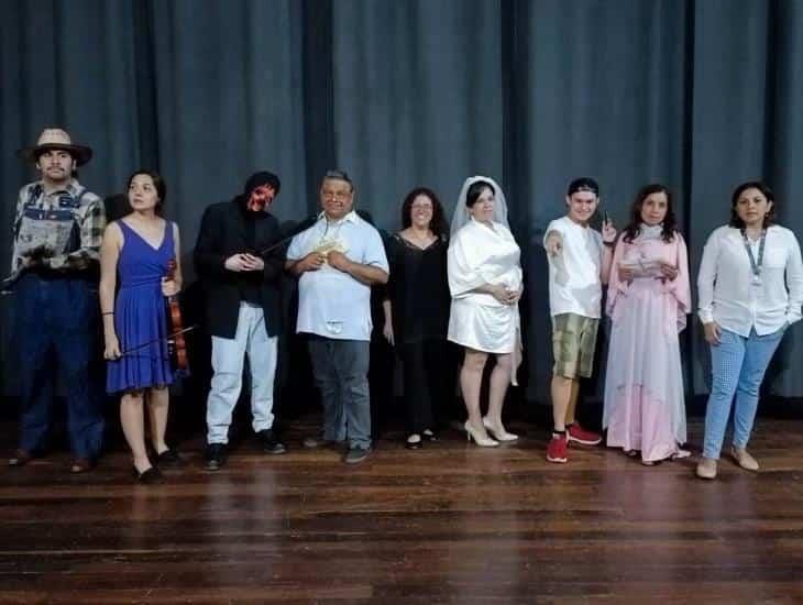 Taller de Teatro Municipal comparte Caravana de personajes en Teatro Clavijero