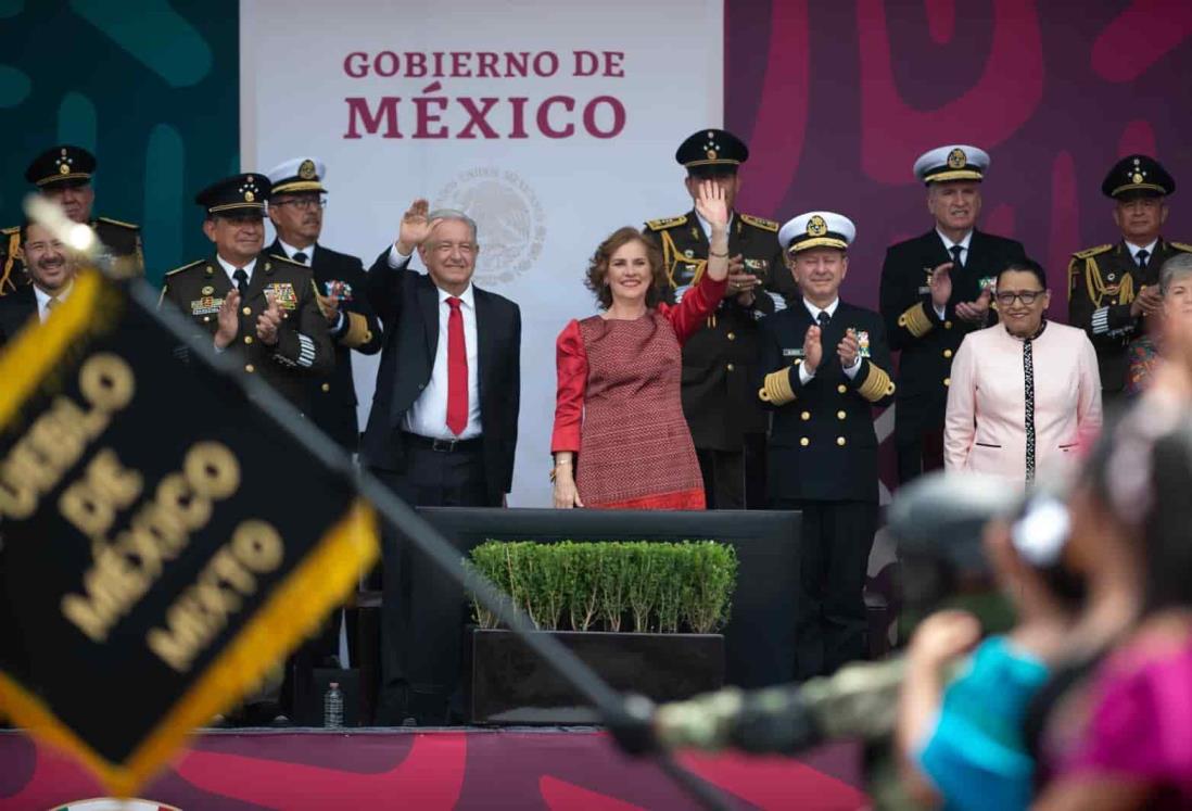 Preside AMLO desfile militar por 213 aniversario del inicio de la Independencia de México