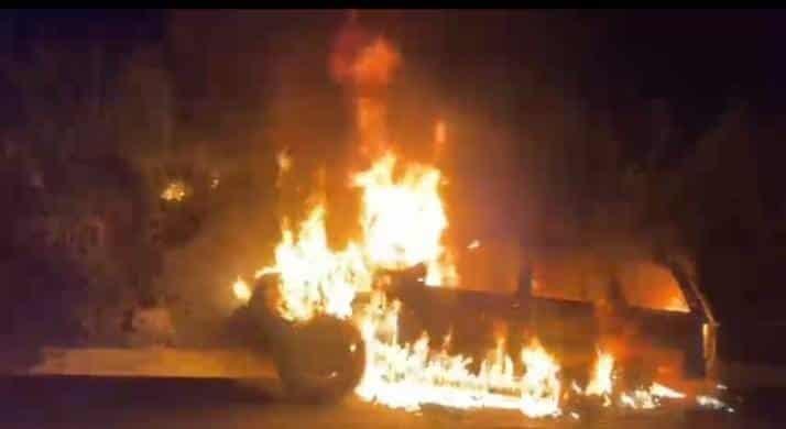 Arde camioneta en la carretera Xalapa-Veracruz