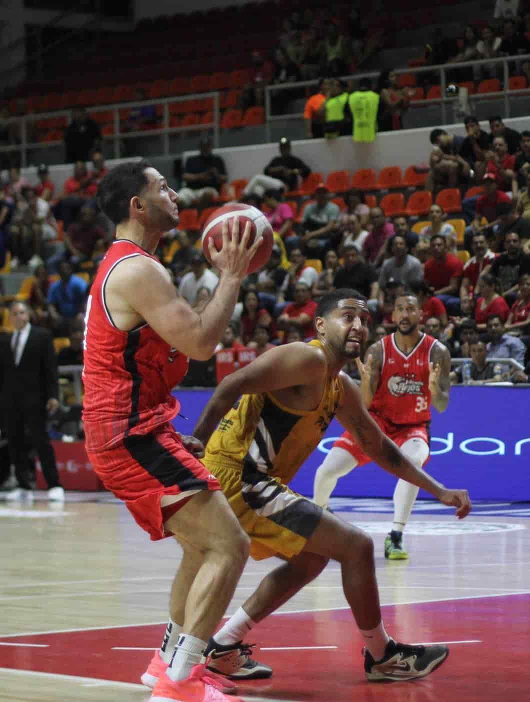 Caen Halcones Rojos en final de alarido