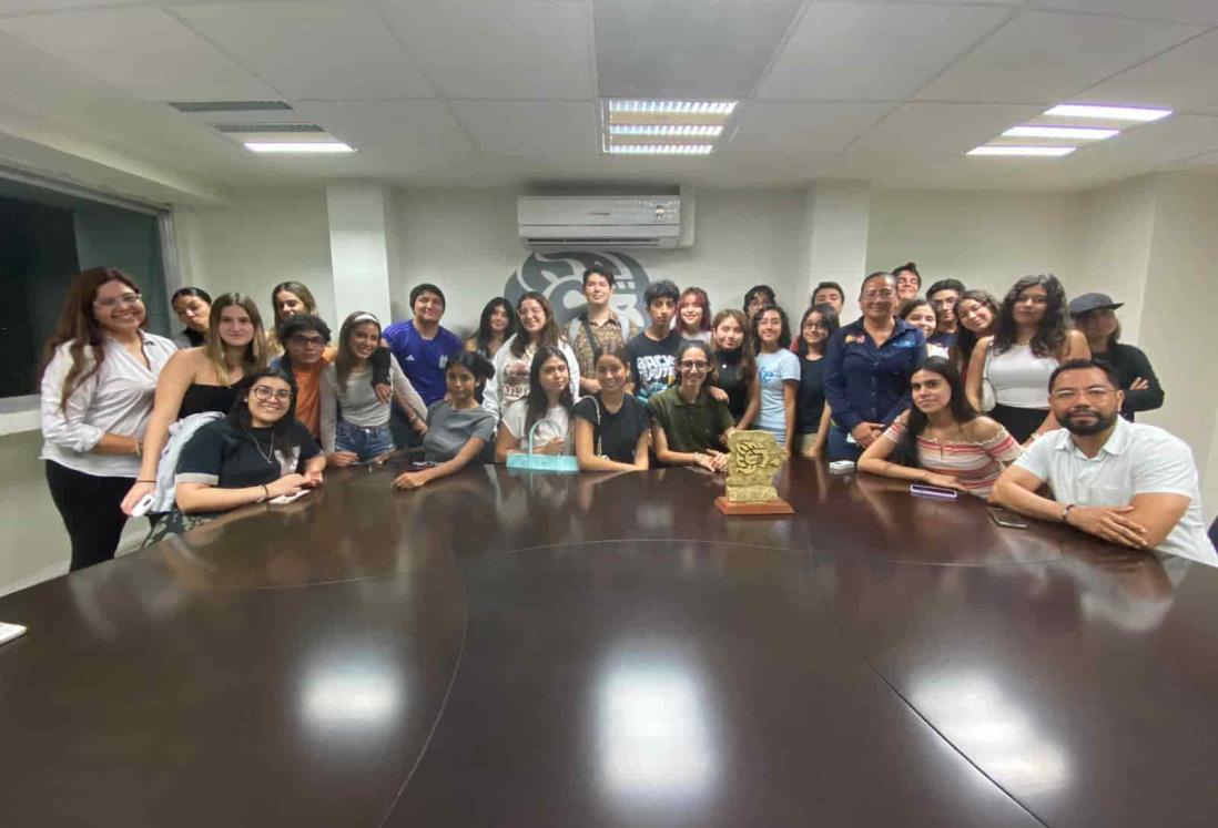 Estudiantes de Comunicación de la UCC visitan el periódico Imagen de Veracruz