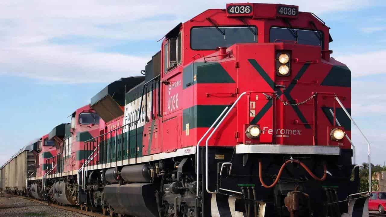 Ferromex suspende operación de 60 trenes ante el alto flujo de migrantes