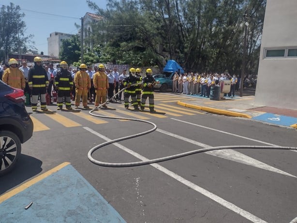 Personal del Hospital Naval se reúne para realizar el Simulacro Nacional 2023 en Veracruz