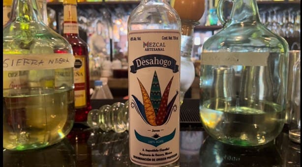 Este restaurante en Veracruz produce su mezcal artesanal | VIDEO