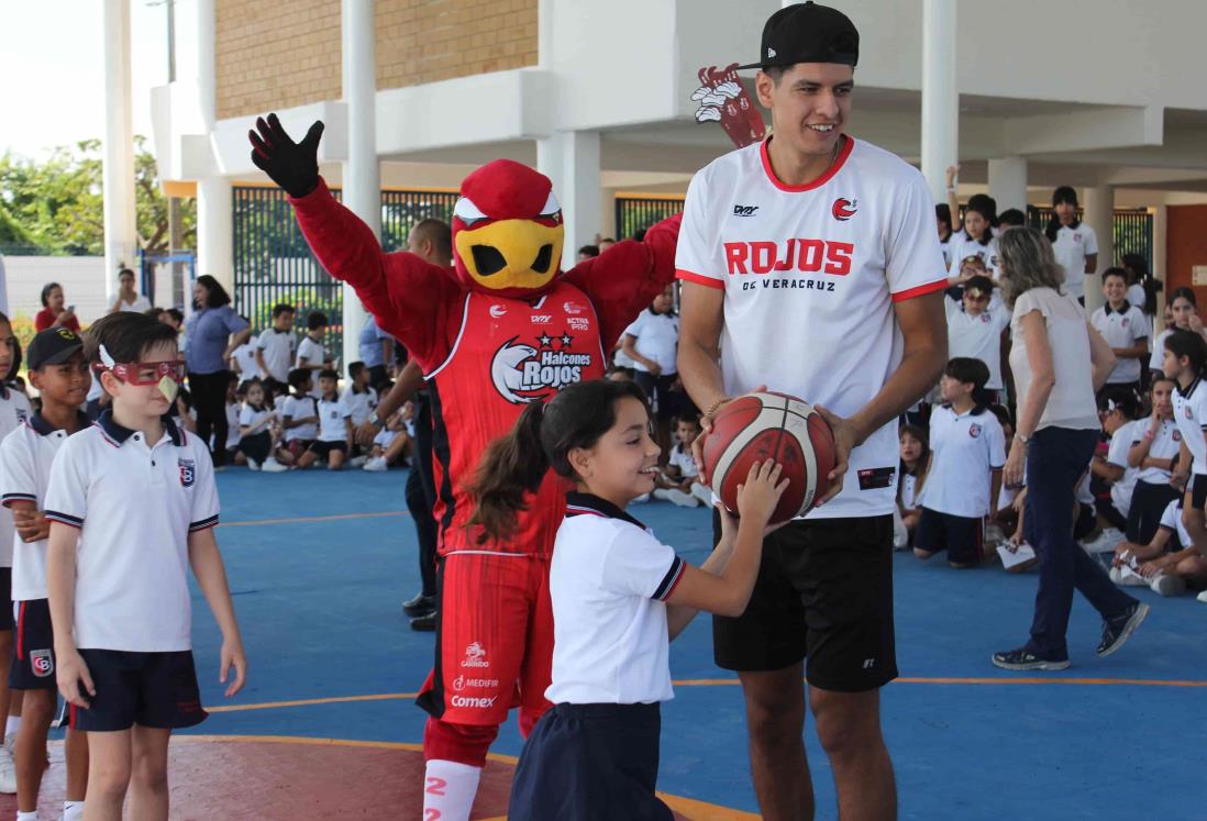 Fomenta Halcones Rojos el deporte en escuelas