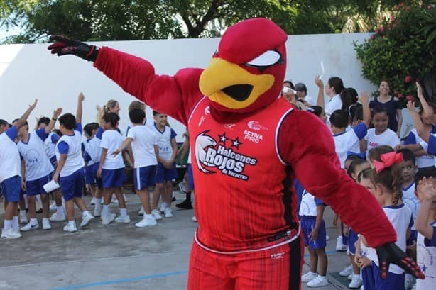 Fomenta Halcones Rojos el deporte en escuelas