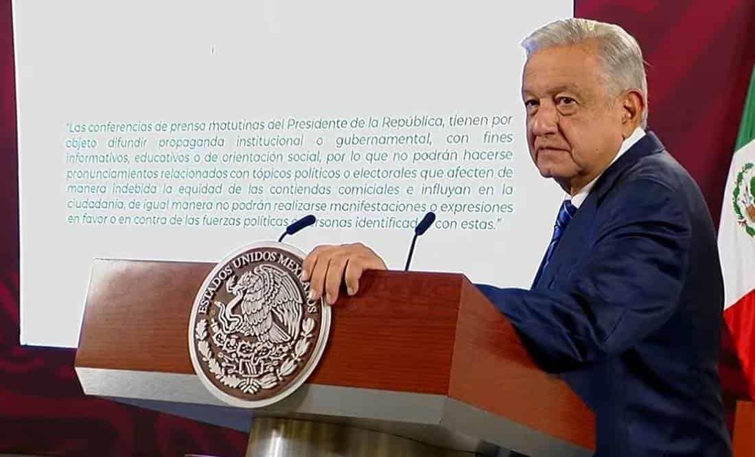 AMLO se lanza contra el INE por prohibiciones de temas en las “Mañaneras”