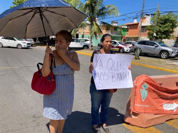 Bloquean calles de El Coyol, en Veracruz por falta de agua | VIDEO