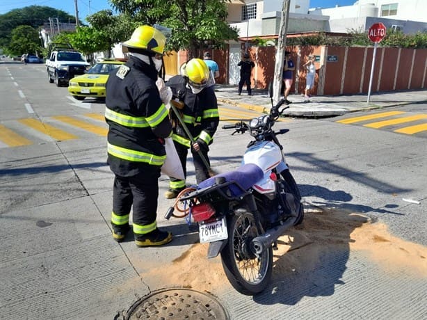 Automóvil atropella a motociclista en la colonia Ricardo Flores Magón, en Veracruz | VIDEO