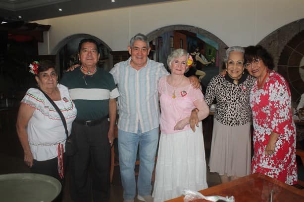 El Grupo de Amigos Queridos disfrutan mañana patriótica