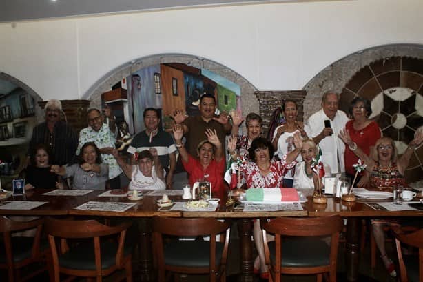 El Grupo de Amigos Queridos disfrutan mañana patriótica