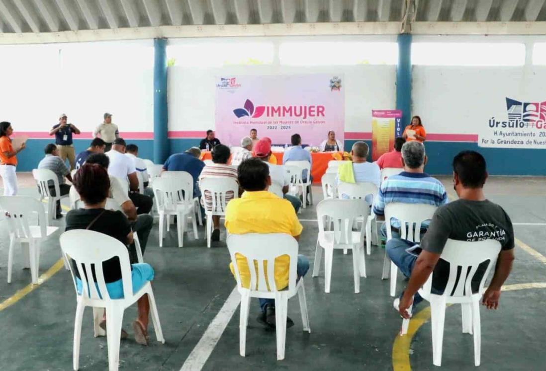 Capacitan a taxistas en Úrsulo Galván en prevención de violencia contra las mujeres