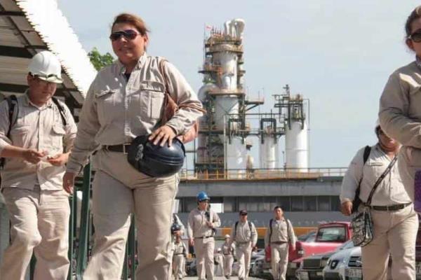 Petroleros en espera del incremento salarial