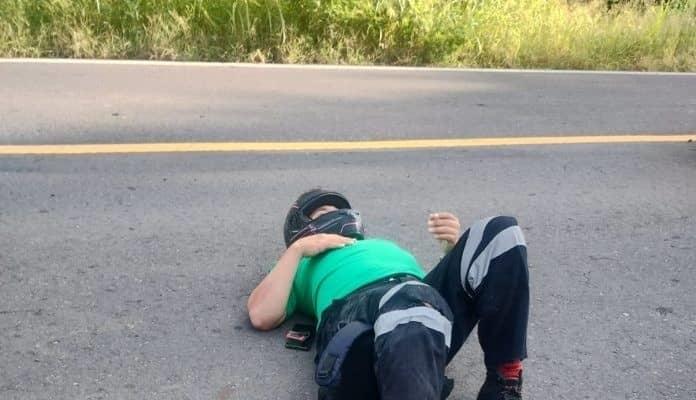 Motociclista derrapa en carretera de Tierra Blanca