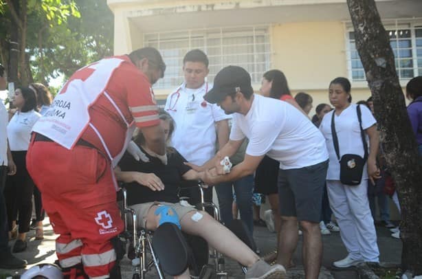 Aparatoso choque y volcadura en avenida del Centro de Veracruz