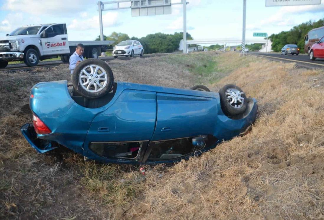 Trabajadores sufren volcadura en carretera de Veracruz