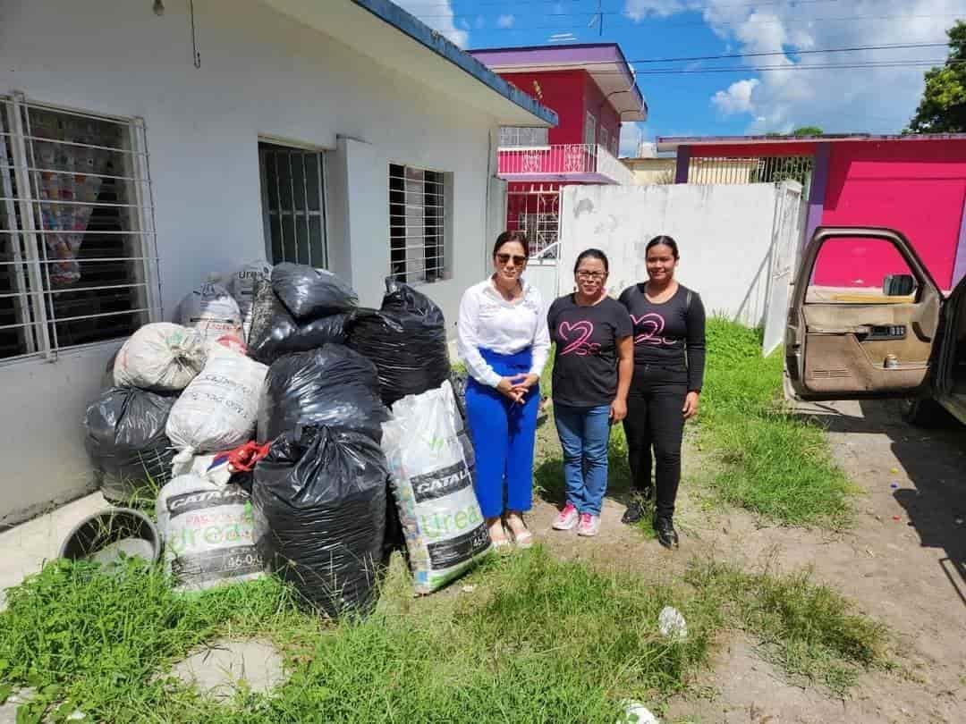 DIF de Úrsulo Galván dona “tapitas de esperanza” a la Asociación Civil Mujeres Sembrando Esperanza