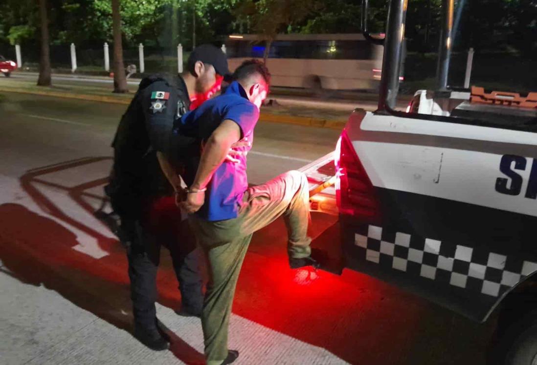 Detienen a presunto asaltante con pertenencias de mujer en Veracruz