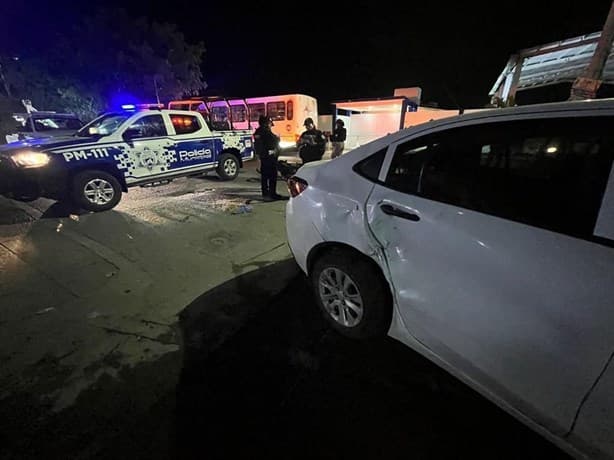 Motociclista es impactado por automóvil en Lagos de Puente Moreno