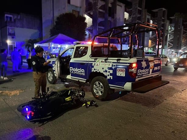 Motociclista es impactado por automóvil en Lagos de Puente Moreno