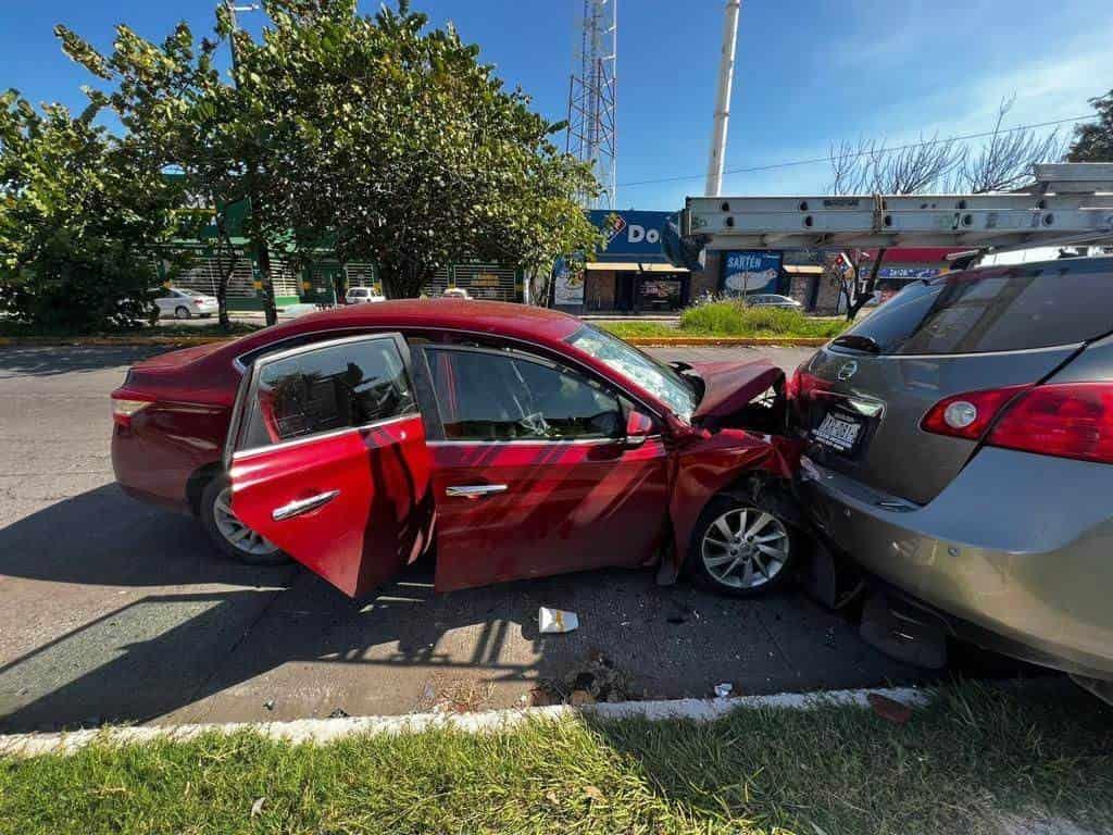 Se registra carambola en Lagos de Puente Moreno; hay un lesionado