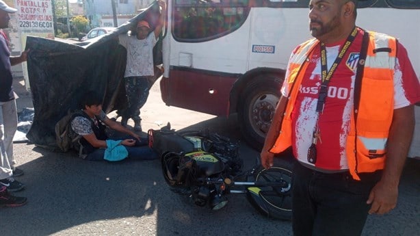 Motociclista lesionado por choque con camión en El Coyol en Veracruz