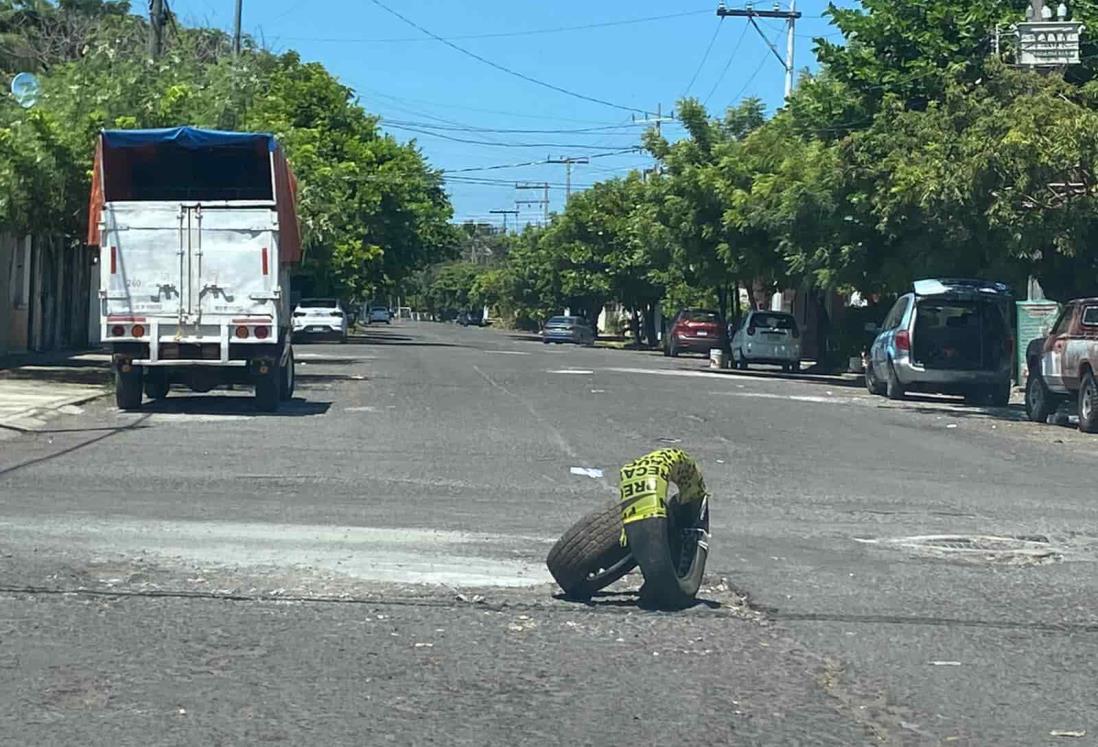 Enormes y peligrosos baches en cruce de colonia Miguel Alemán en Veracruz
