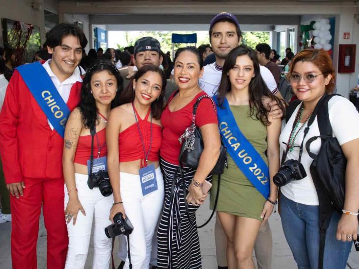 Estudiantes disfrutan Fiestas Patrias