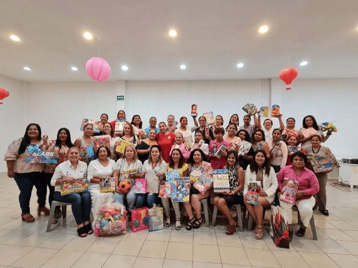 Realizan plática Liderazgo en Tacones