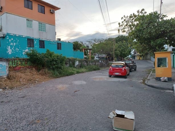 Con baches, así lucen las olvidadas calles del Infonavit Buenavista, en Veracruz