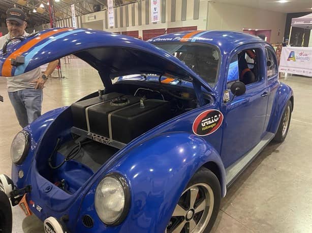 Invirtió casi medio millón de pesos a su vocho para participar en la Carrera Panamericana