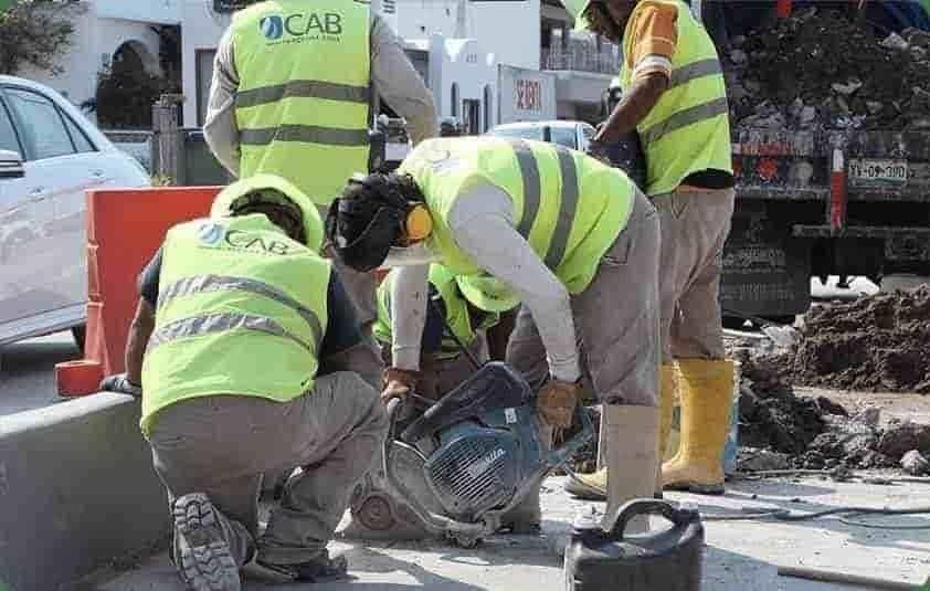 Cierran bulevar Ávila Camacho en Boca del Río por reparación de una fuga