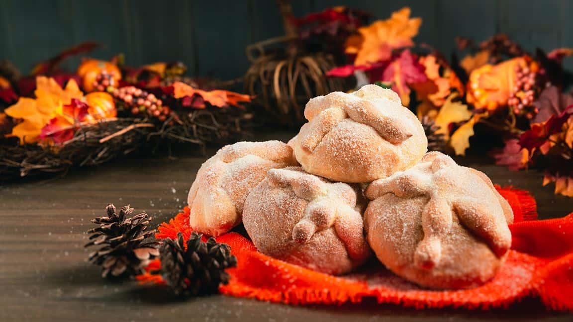 Este es el origen del tradicional pan de muerto, hay variedades regionales 