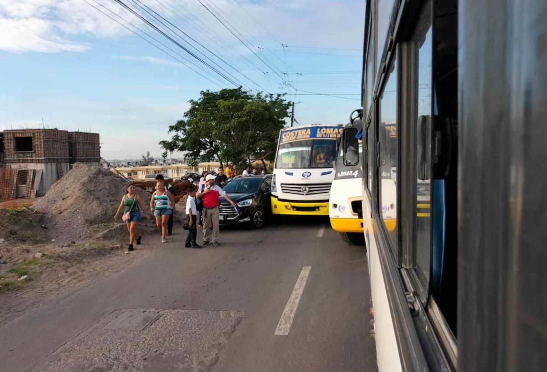 Tráfico imposible en zona norte de Veracruz agobia a vecinos