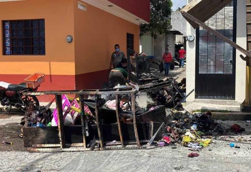 Voraz incendio consume humilde vivienda en Ixhuatlancillo
