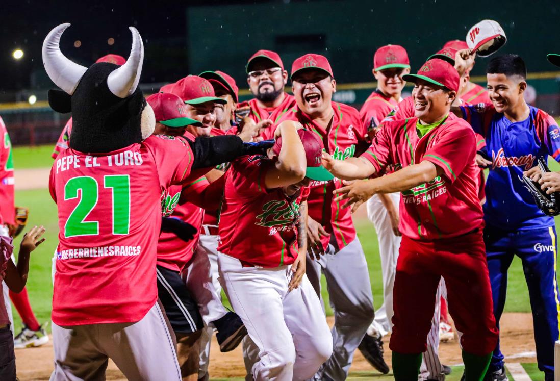 Se proclaman dos equipos campeones en softbol