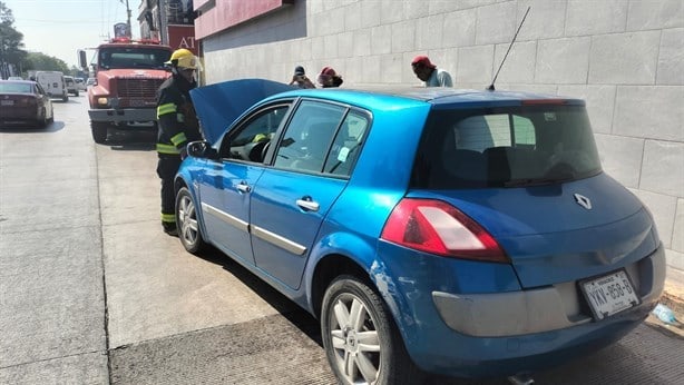 Se incendia auto sobre el bulevar Fidel Velázquez, en Veracruz