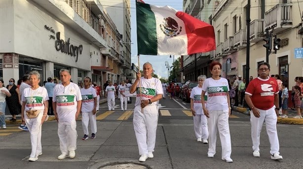 Desfile conmemorativo por el 55 aniversario del Fuego Olímpico