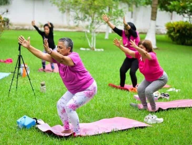 Con yoga hacen conciencia del Cáncer de Mama en La Antigua