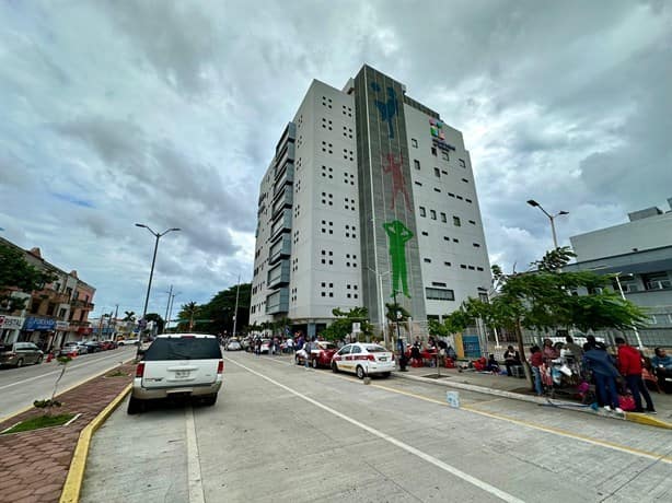 Madres de familia exigen médico neumólogo en la Torre Pediátrica de Veracruz | VIDEO