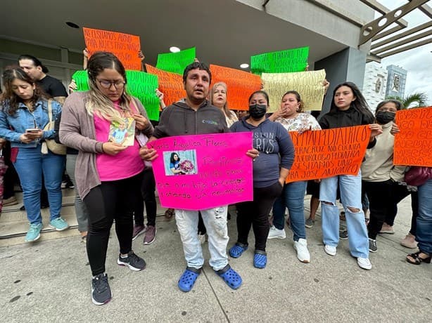 Padres exigen destitución del director del Hospital Regional de Veracruz por supuestos actos de discriminación | VIDEO