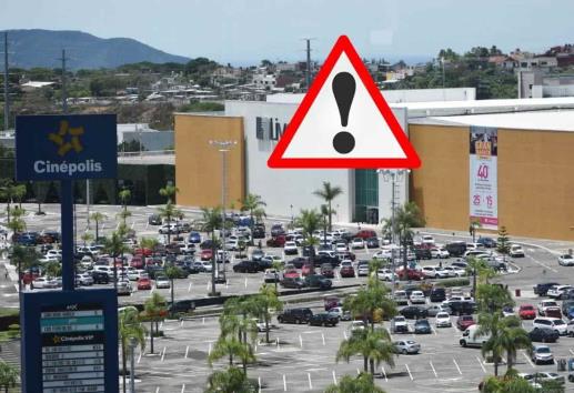 Tres personas quedan atrapadas en elevador de Plaza Américas, en Xalapa